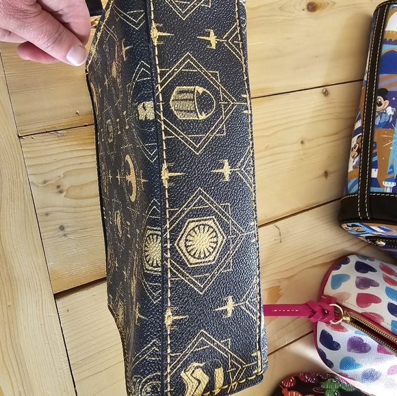 *EUC* Disney Star Wars Last Jedi Dooney & Bourke - Picture 4 of 6